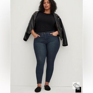 Torrid Bombshell Skinny Premium Stretch High Rise Jeans in Clean Dark